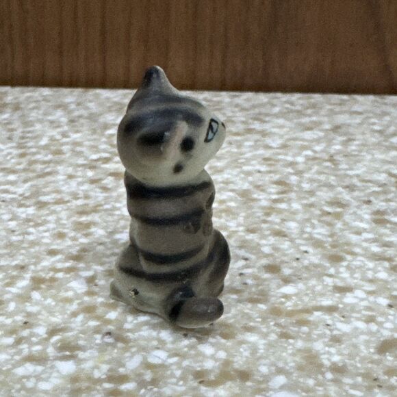 Vintage Miniature Cat kitten Figurine 1" Dollhouse Bone China Porcelain Figure - Picture 2 of 6